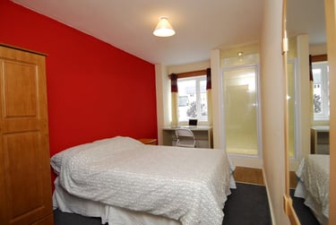 2 bed flat, Gilwell Street,, City Centre, Plymouth, PL48BU - Image 2